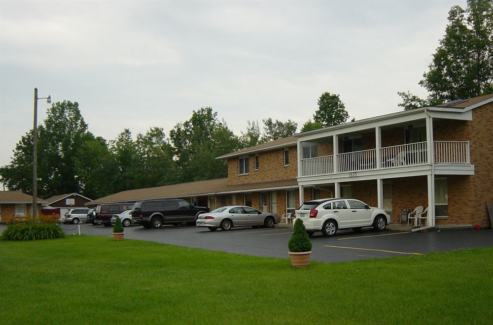 Chateau Motor Lodge Grand Island Extérieur photo