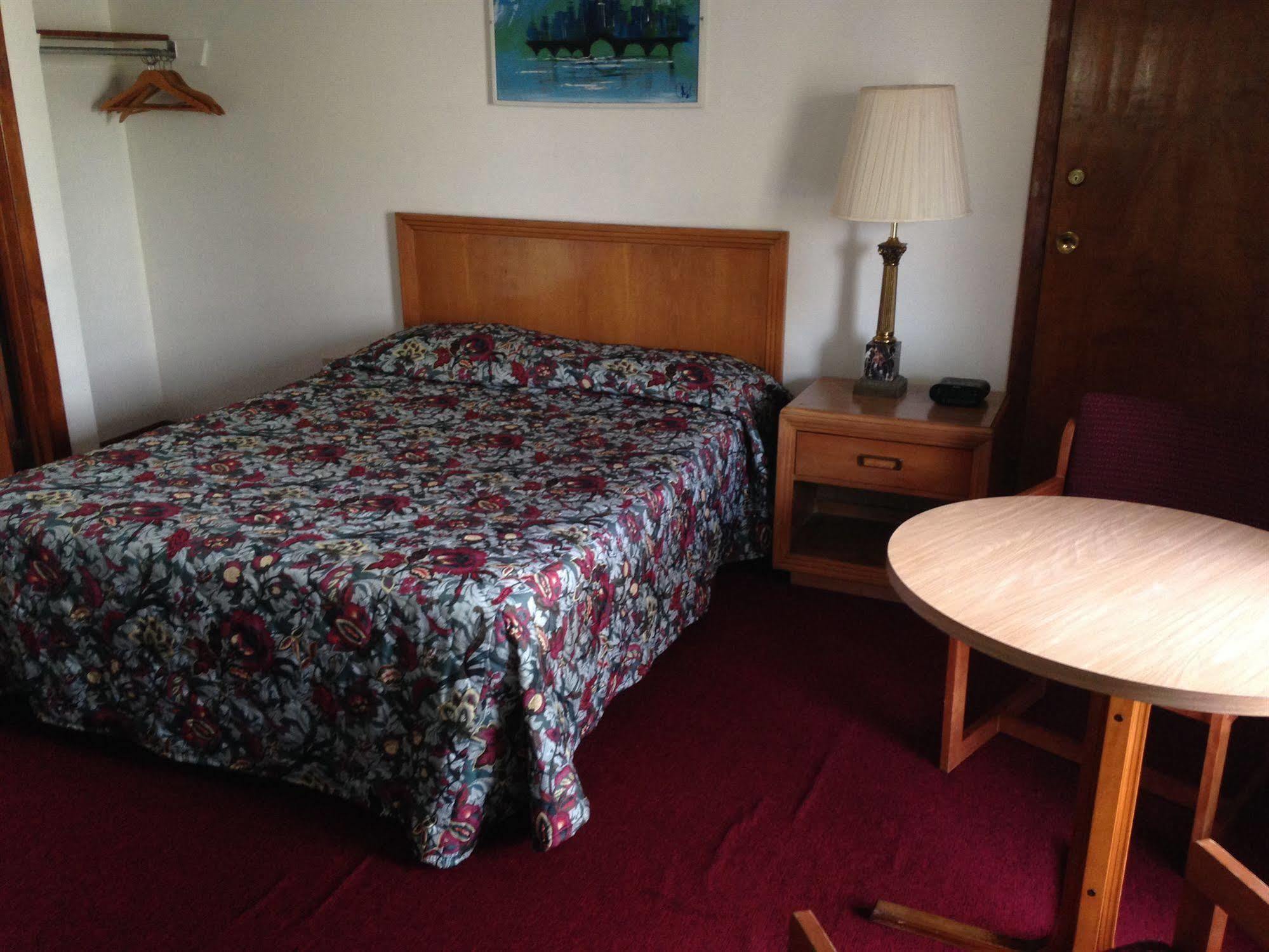 Chateau Motor Lodge Grand Island Extérieur photo